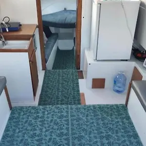 https://nice-boat-to-sleep-in-barcelona.topbarcelonahotels.com